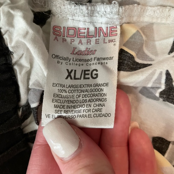 Sideline Apparel App Shorts - Picture 3 of 3